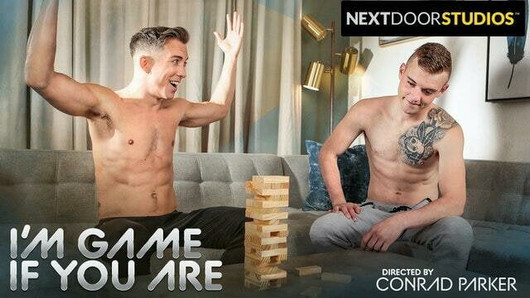 I coinquilini annoiati giocano a spogliarello che rovescia la torre - nextdoorstudios