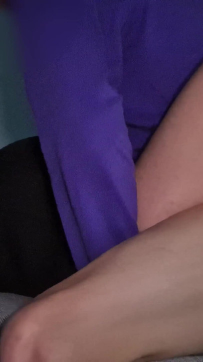 Meine schwangere ehefrau betrügt mich mit meinem besten freund. Er kommt auf ihren bauch im 9. monat | Clip 1