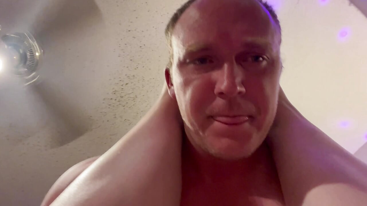 Wanna play with my wives pussy