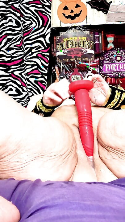 Under Her Flap Saggy Tits Cumming in Her Lap