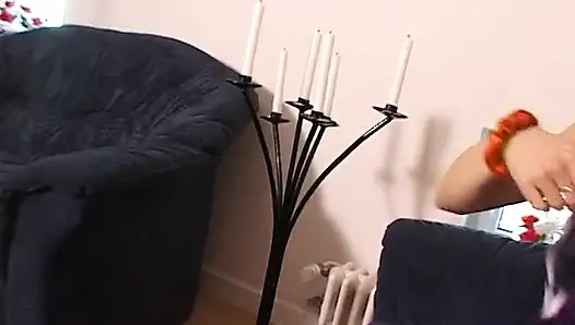 Рыжая тинка с маленькими сиськами делает удивительный минет на кастинге