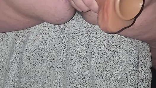 Щупаю резиновый член в моих дырках