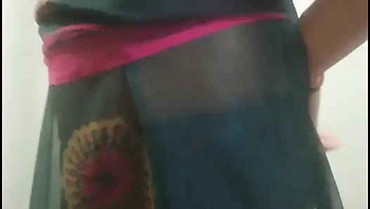 Hintli sari soyunuyor - tam çıplak solo oyun - yoğun orgazm - yüz yok - 4k