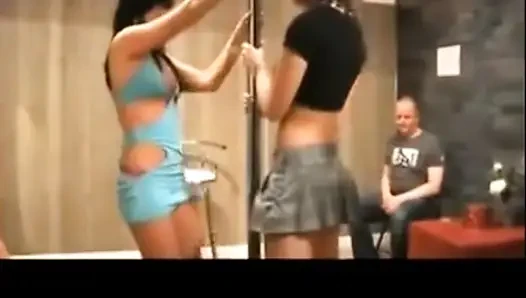 İki kadın tarafından baskın elle muamele