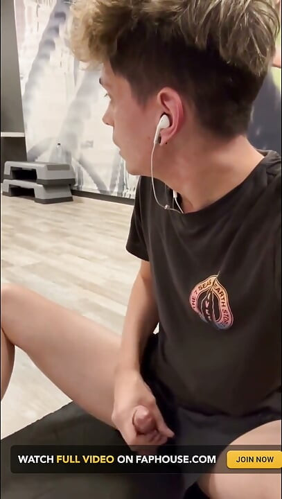 Got Horny in the Gym While Training so I Decided to Take the Risk and Jerk off Hoping to Get Caught