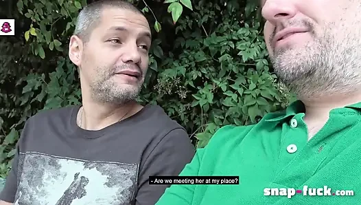 Orta yaşlı seksi kadın mya lorenn Paris'te anal üçlü seks yapıyor! Snap-fuck