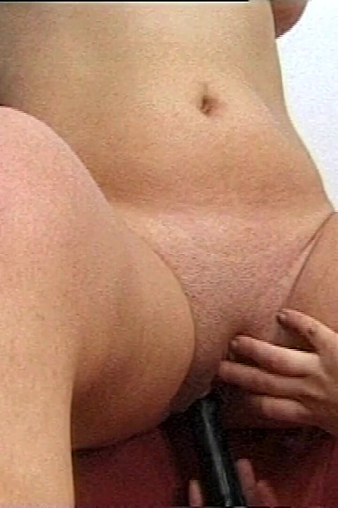 ست مثليات قرنية يستمتعن بالنيك مع بعضهن البعض