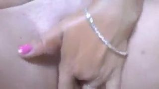 Пакистанская милфа мастурбирует перед камерой