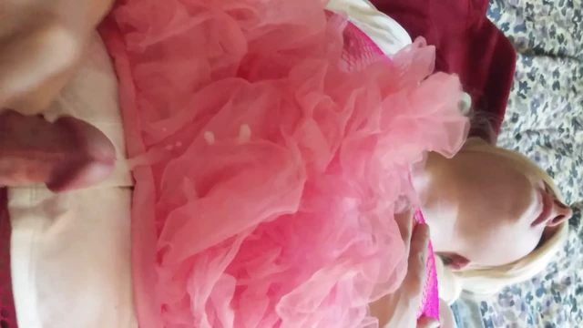 Amateur blonde sissy cums while fucked