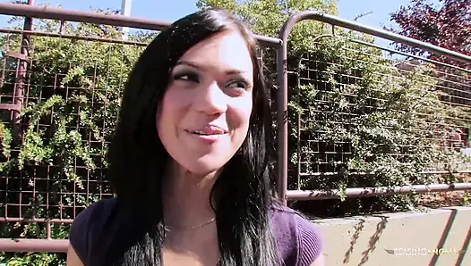 Esmer kadın oral seks yaptıktan sonra domalarak sikiliyor