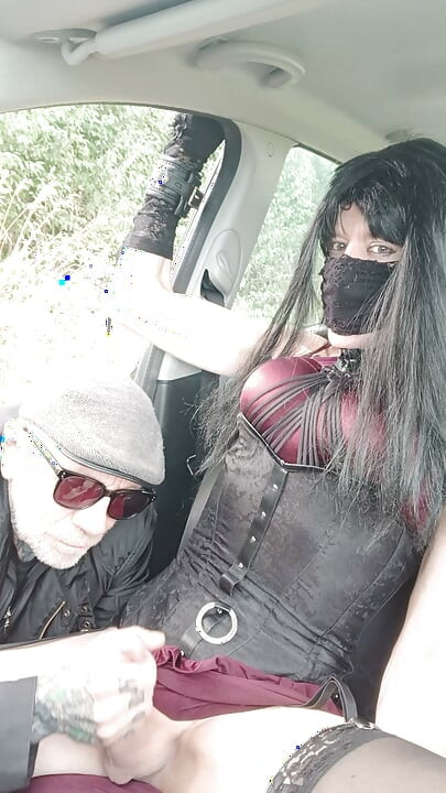 星期天和Veronica在車上的出遊。