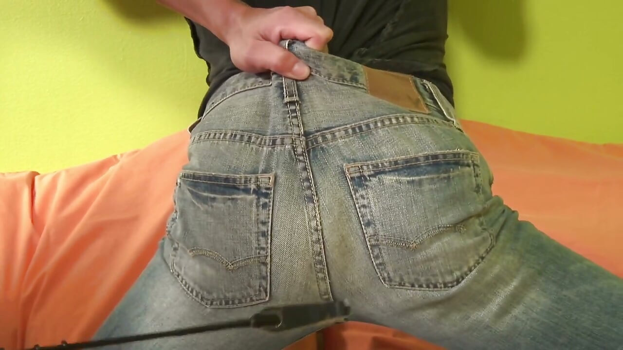 Paul Spanks Leo