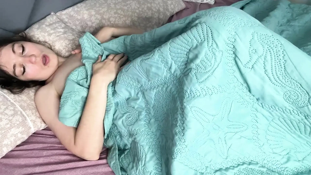 晨间阴户快乐。激烈的指法到真正的高潮