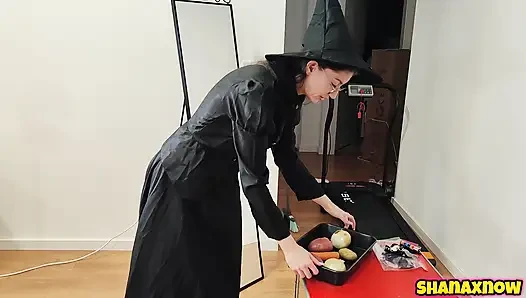COSPLAYING WITCH THAT EATS YOUR ASS DEVOUR FOOD FETISH