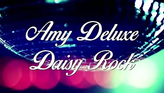 Горячие стриптизерши делают минеты и трах в лесбийском тройничке