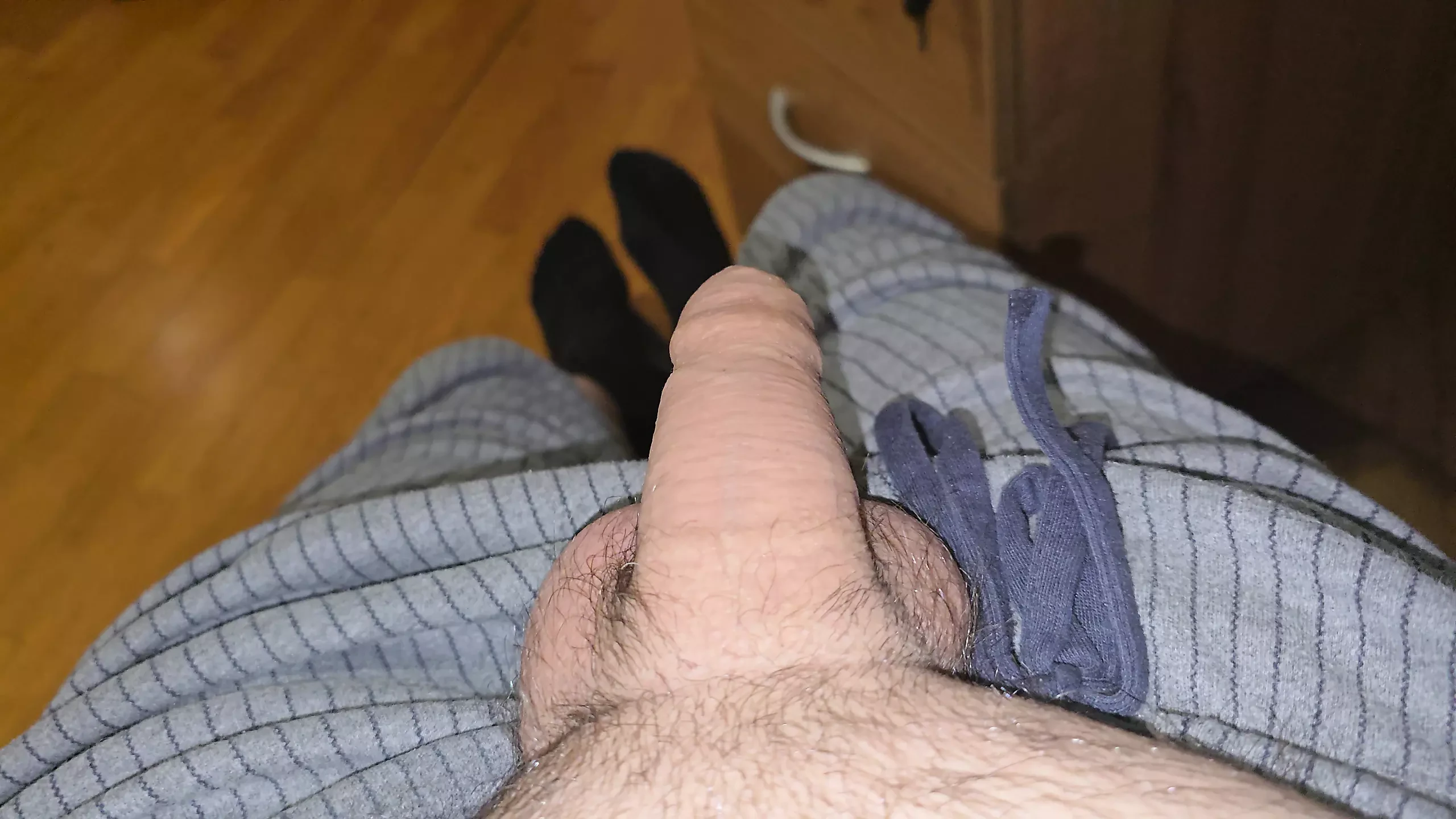 Vacker romersk man med stora bollar och full av sperma