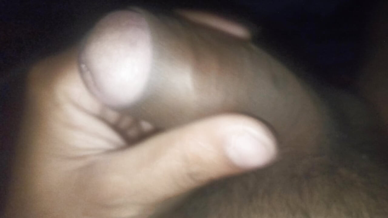 Jawan bhabhi ko dekh ke muth marai