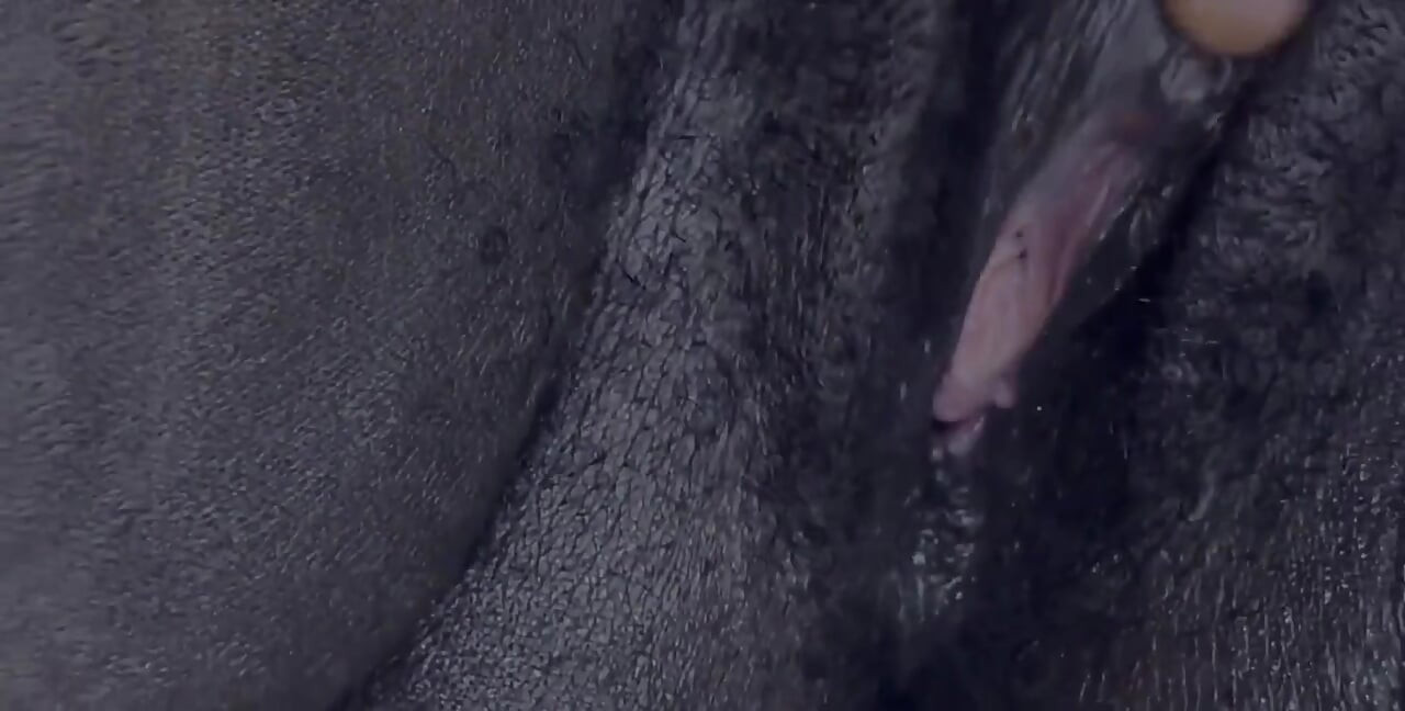 Мой коллега, чтобы помочь мне мастурбировать, и он трахнул меня в процессе.