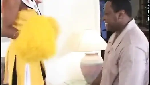 Pejantan hitam meniduri vagina pemandu sorak pemandu sorak panas yang rapi