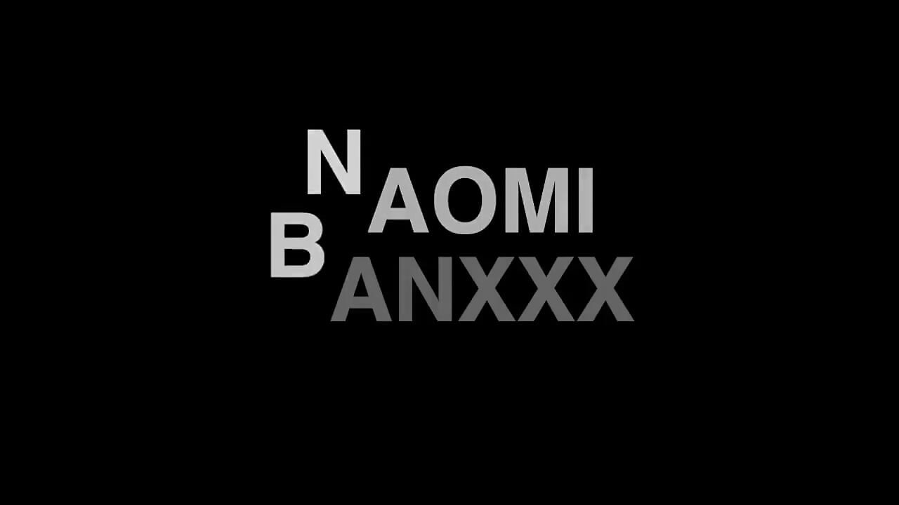 Naomi Banxxx: ella mueve su trasero en la gran polla y toma un facial