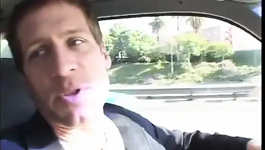 Büyük yuvarlak götlü dövmeli genç kız oyuncu seçmelerinde amını ve göt deliğini siktiriyor