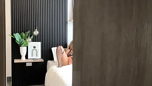 Kakak Tiri Saya Memergoki Saya Masturbasi Dan Saya Harus Dia Agar Dia Tidak Memberi Saya - Ambar Prada