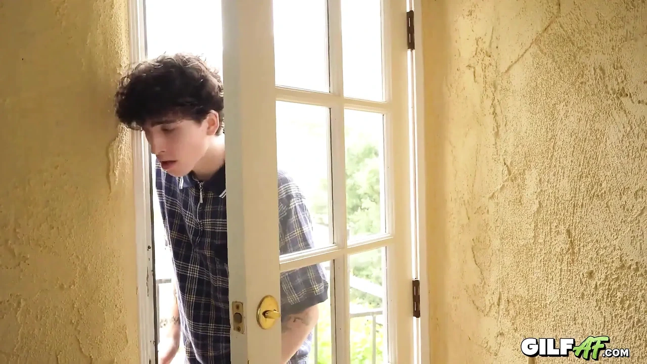 与奶奶的性爱线 - Ruby Lynne