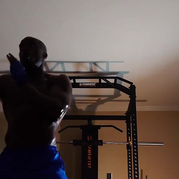Estratégias cognitivas de treino de boxe que podem ajudar a mudar comportamentos incluem auto-conversa positiva, imagens