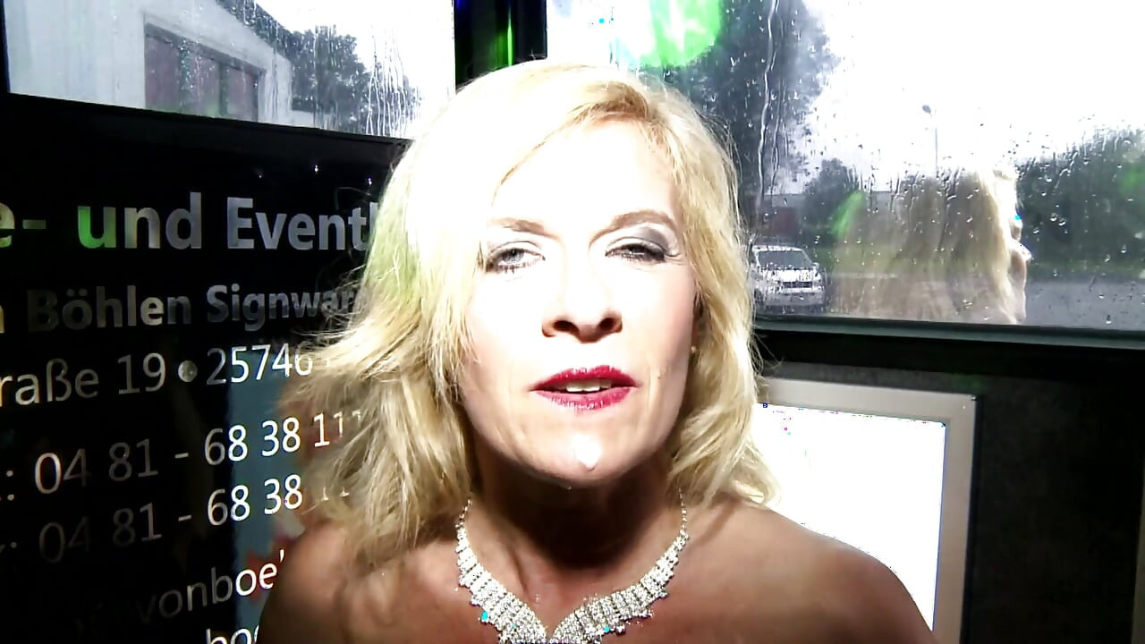 Blonde mature gets her pussy smashed hard