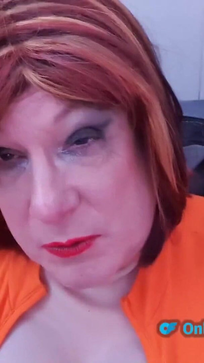 Nezaboravan trenutak iz "Nevjerojatnog velikog kurca TGirl POV Trojka s jebanjem MILF-ice"