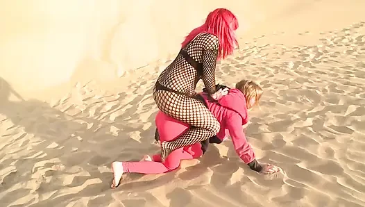 Cewek lesbian dengan tubuh dunes lagi asik super ekstrem