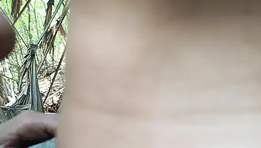 Симпатичная шея лижет на улице, романтика