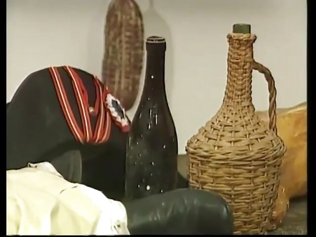 Században egy szőke ribancot megdug egy gazdag nemes