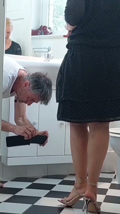 Selenas Posing und Sexlust in Strumpfhosen und High Heels | Clip 1