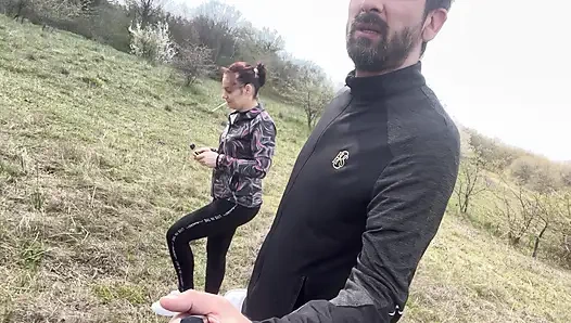 Açık havada orta yaşlı seksi kadın anal bölüm 2