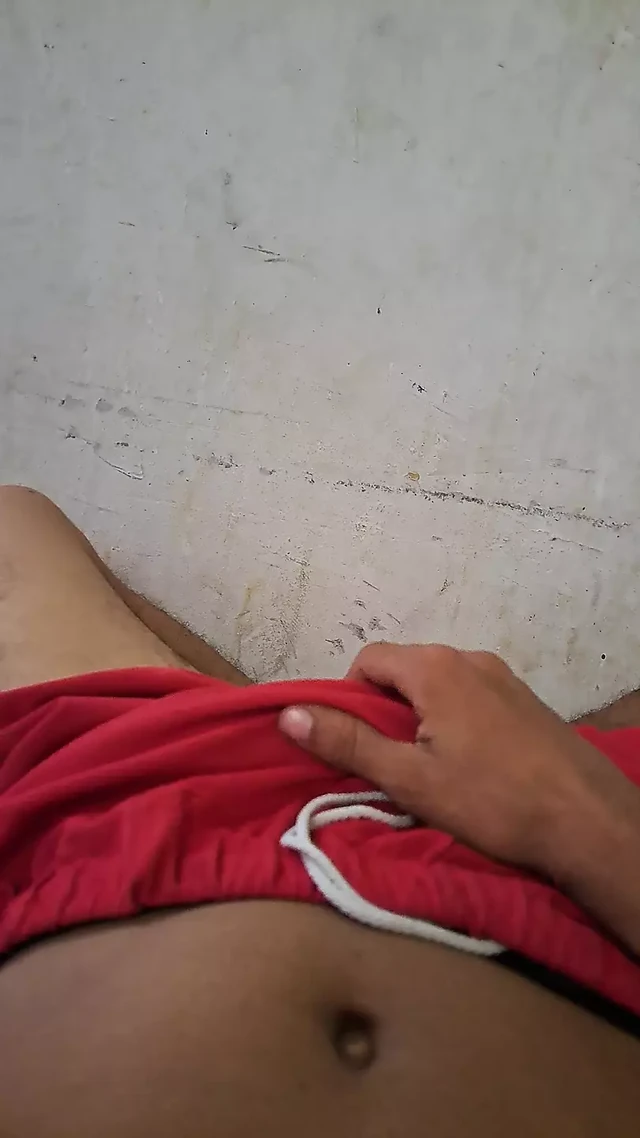 Joven Latino Masturbandose, pilla grande, despechada