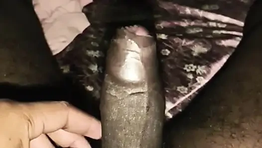 Ateşli videolar izliyor