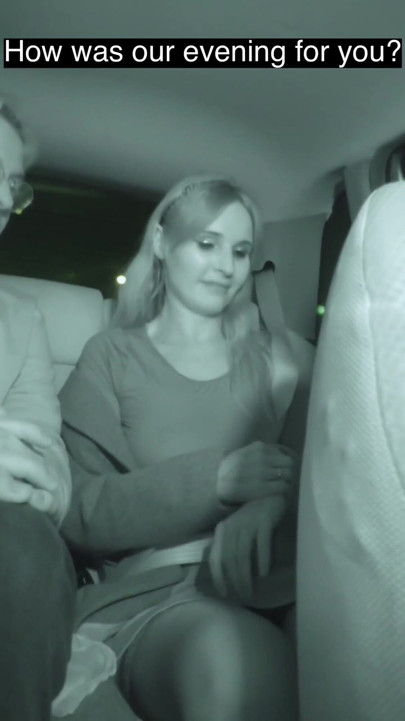 珍妮·史密斯（Jeny Smith）是一個40歲以上的好色熟女，她決定勾引一個18歲的男人。 在計程車上挑逗她的奶子 | 短片 2