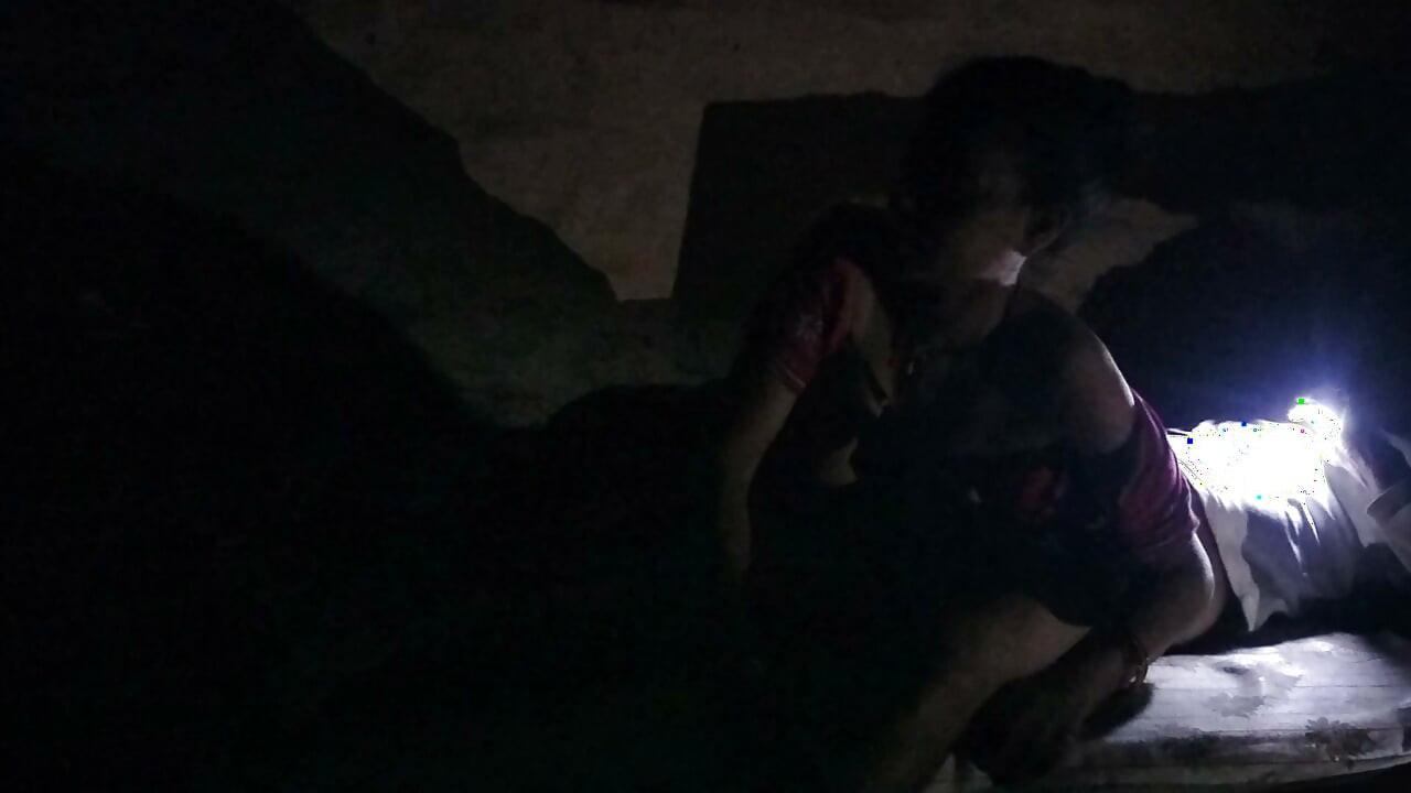 Sali ko jaga kar chudai ki lekin lite chali gayi
