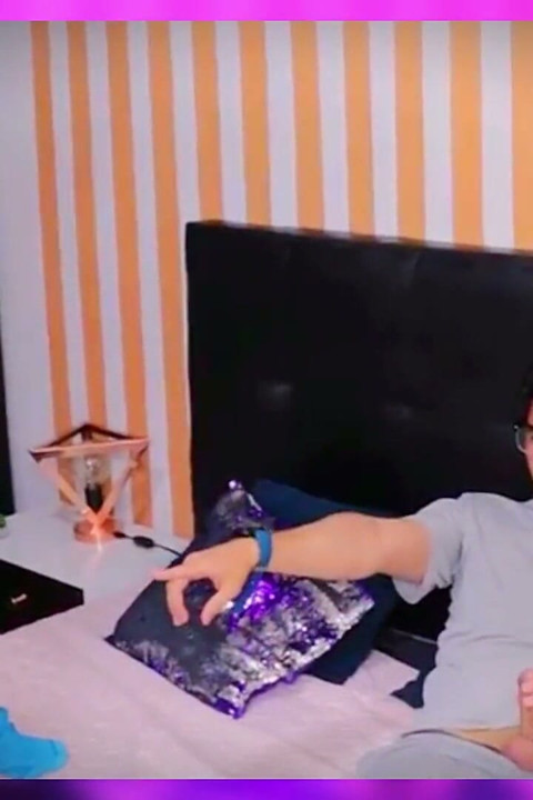 Empleada Cachonda Se Folla a Su Jefe a Cambio De Un Aumento - Tommy_santox
