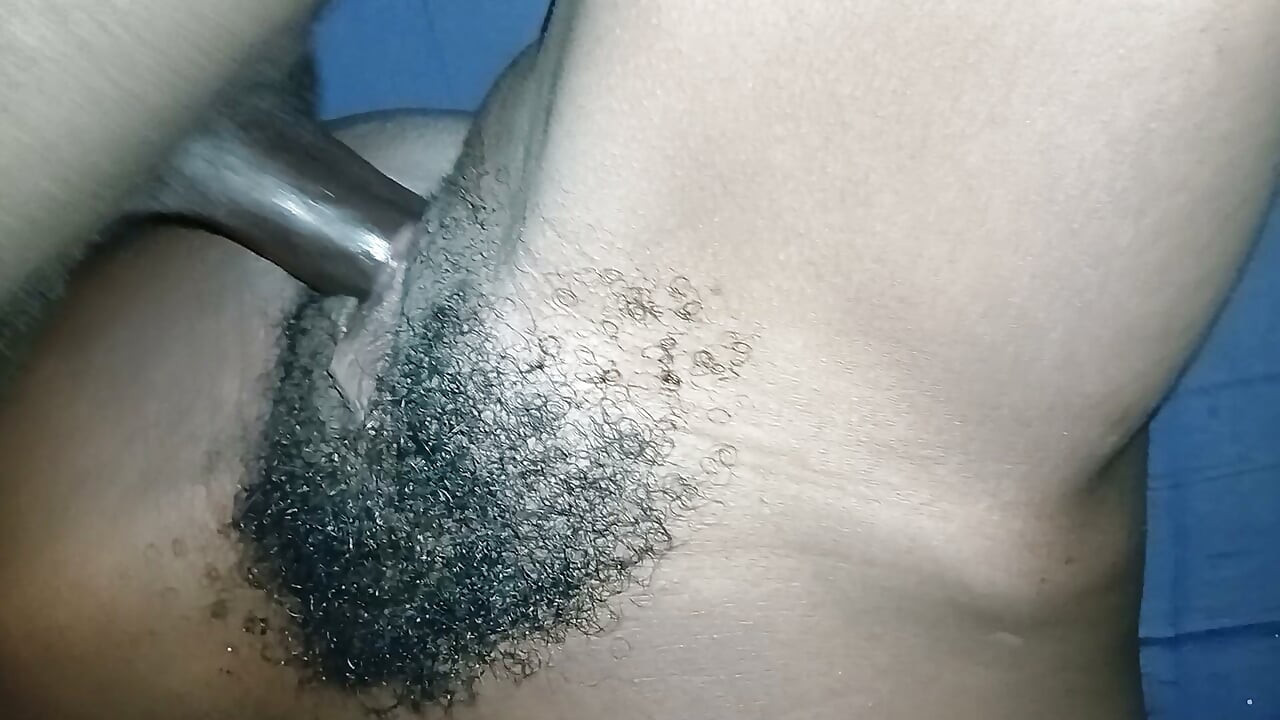 My house manager decided to offer me her pussy