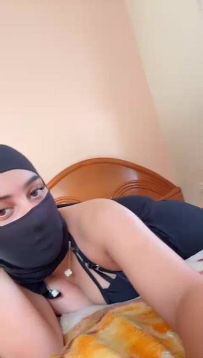 Horny Muslim Babe in Hijab Puts Her Ass in the Air & Plays with Herself Like a Real Slut