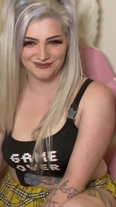 玩家女孩帮助你射精倒计时撸管指挥