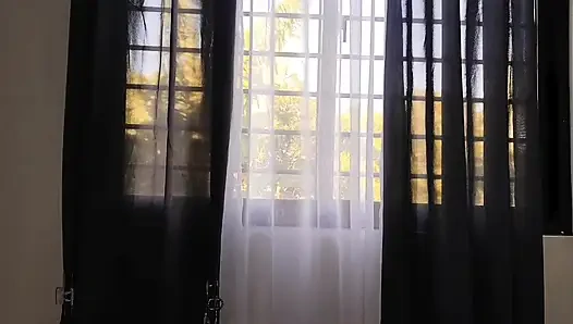 PINAY ORTA YAŞLı SEKSI KADıN KOCASıNı TELEFONDA ARARKEN SIKIŞIYOR