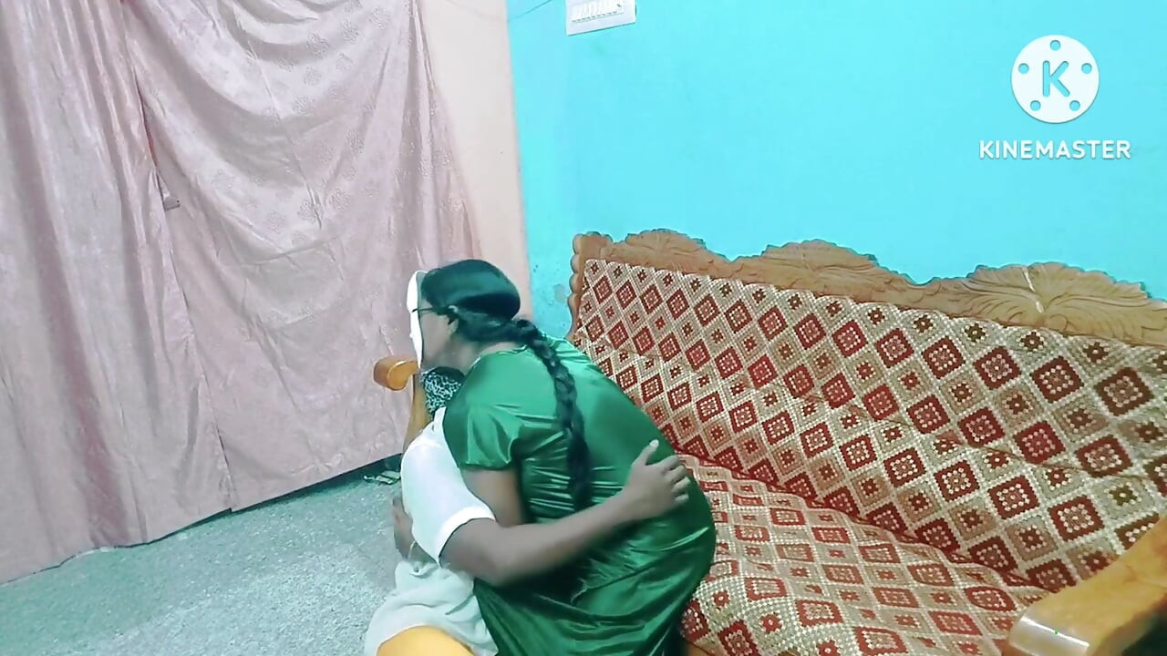 Bà nội trợ không hài lòng đã quyến rũ cha vợ và bị anh ta đụ - âm thanh tiếng Tamil đầy đủ với tiếng rên rỉ lớn