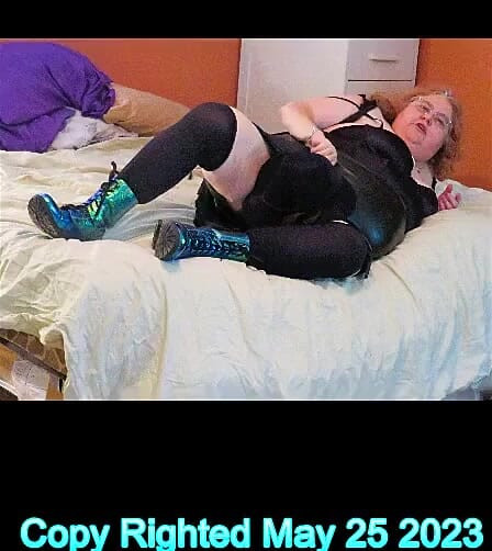 Modeling my new Domme Outfit 4 U, stilles video aus fotos
