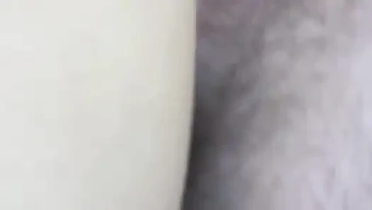 Büyük memeli güzellik gözlüklü inek tarafından amını siktiriyor