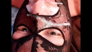 Self камшот на лицо в маске и сперма на лице
