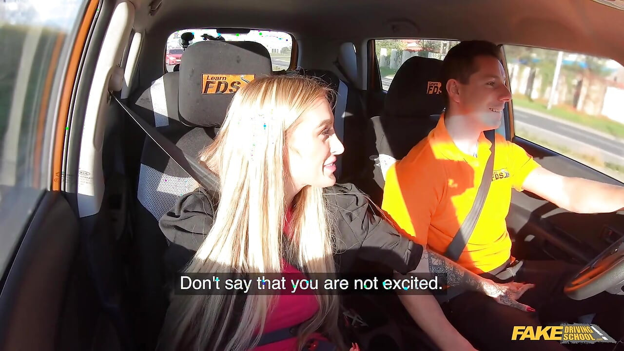Fake Driving College - Daisy Lee prova que aulas de boquete são mais divertidas do que dirigir