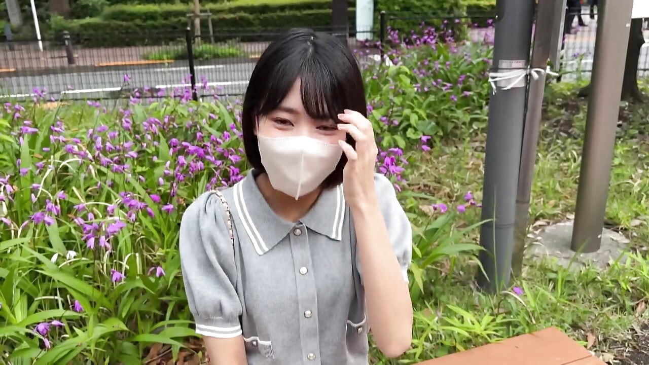 아름다운 몸매로 생계를 꾸려가는 주부 미나미(26), 나체 P 활동녀 [섹스버디 확정 → 여자애]